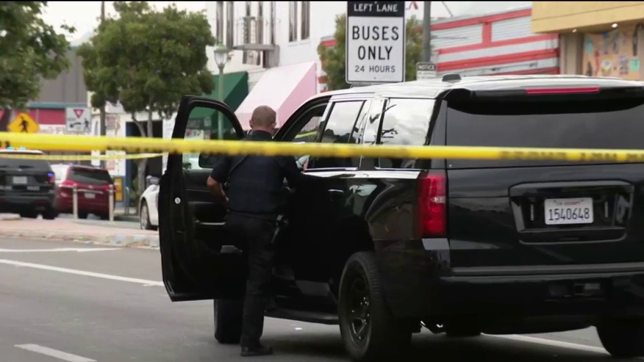 Armed suspect killed in confrontation with Oakland police 
