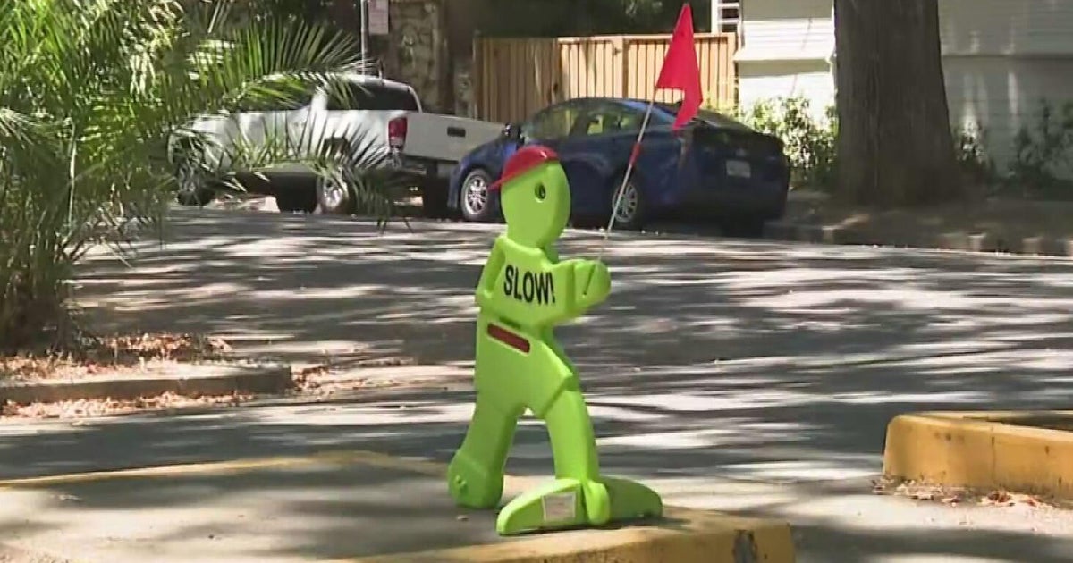 sacramento-slow-down-sign-repeated-thefts.jpg