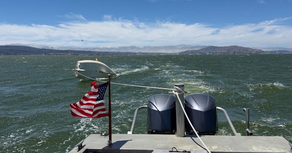 3 rescued by deputies after sailboat capsizes in San Francisco Bay