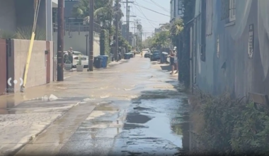 Pair of ruptured water pipes cause flooding in Venice neighborhoods