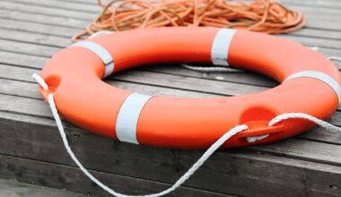 3 Rescued After Sailboat Capsizes In San Francisco Bay