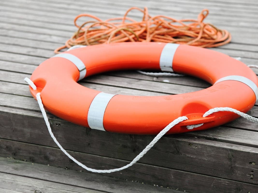 3 Rescued After Sailboat Capsizes In San Francisco Bay