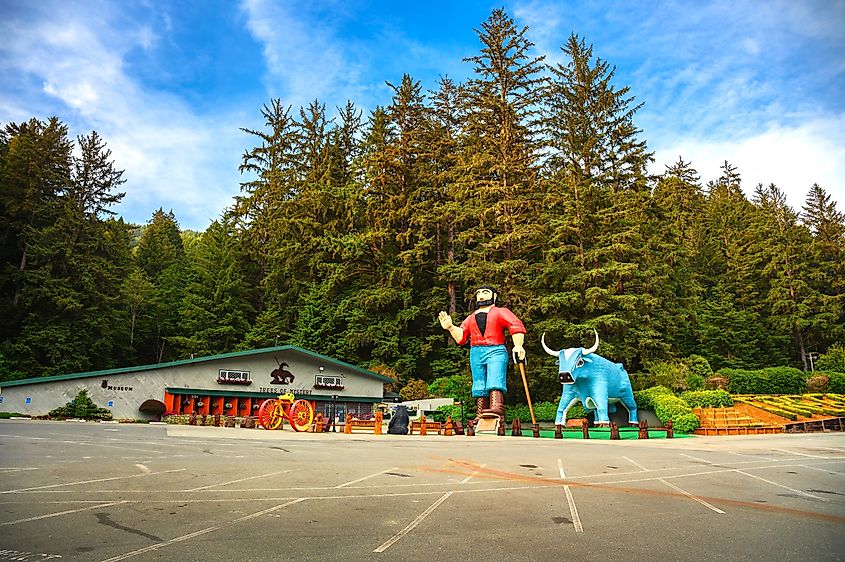 Giant roadside statues of Paul Bunyan and Babe the Blue Ox in Klamath, California. 