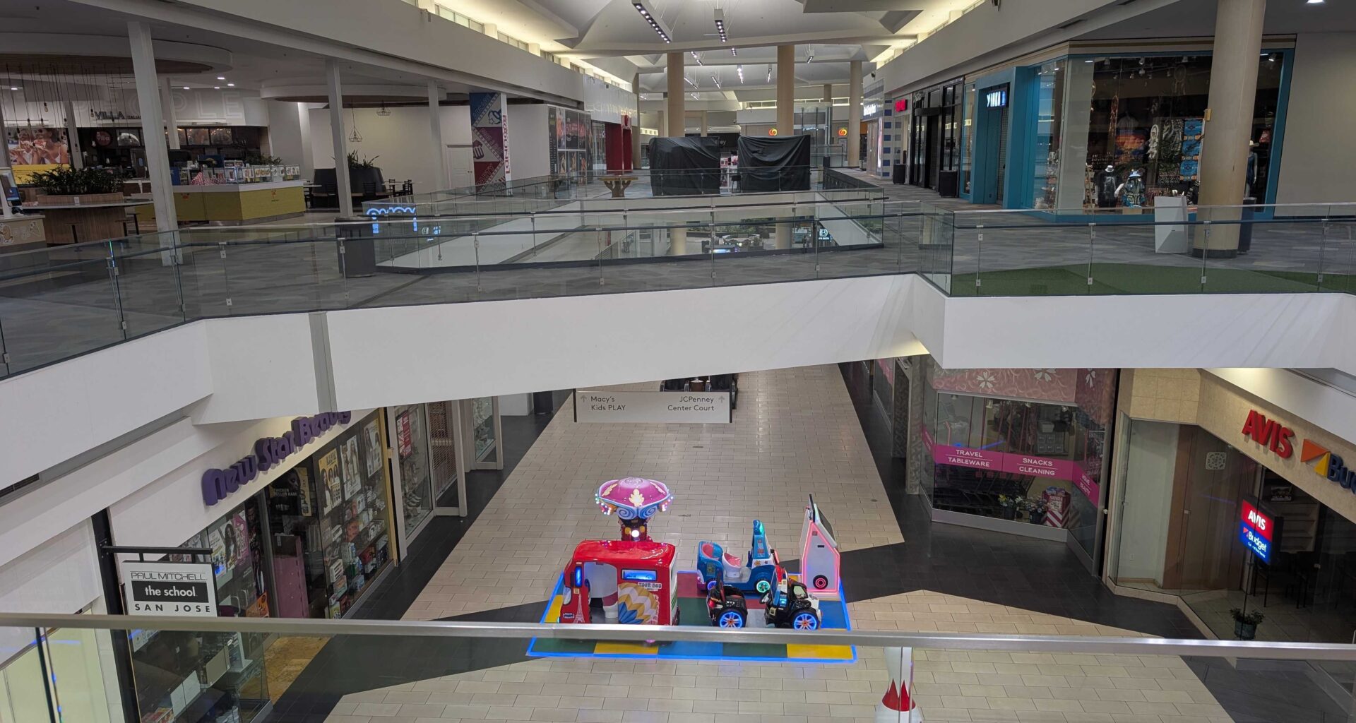 Eastridge Center Mall hosts its first ever rave concert party with DJs