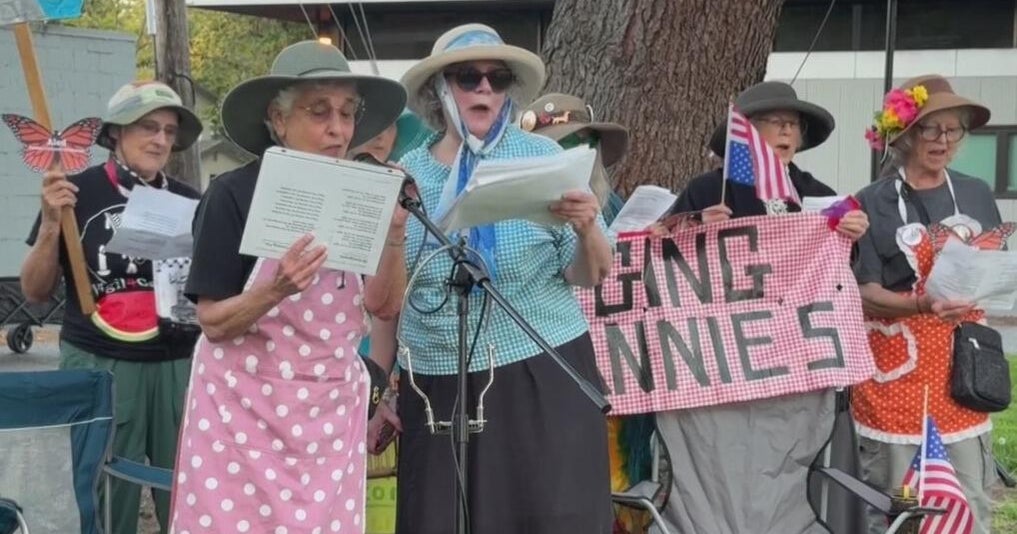 Mountain View vigil honors 2 men killed in separate ICE shootings