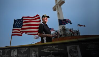 Navy veteran recognized for volunteer work as caretaker at Mt. Soledad National Veterans Memorial – San Diego Union-Tribune