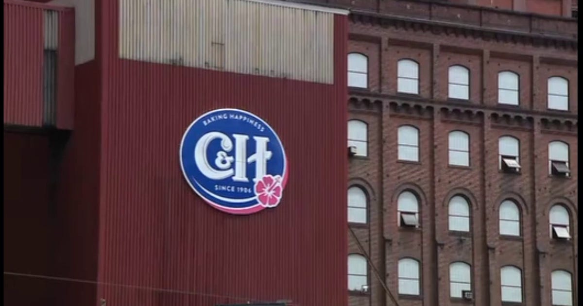 2 cars drive through picketers at Crockett sugar refinery, 1 injured