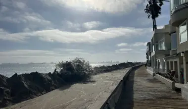 High tides provide glimpse into rising sea levels. A Long Beach neighborhood is on the front lines • Long Beach Post News
