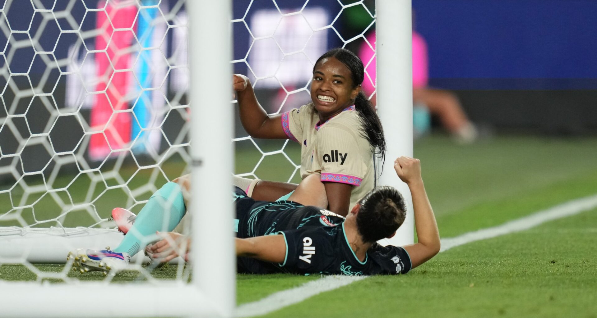 Trinity Byars, Wave host Seattle Reign on Sunday