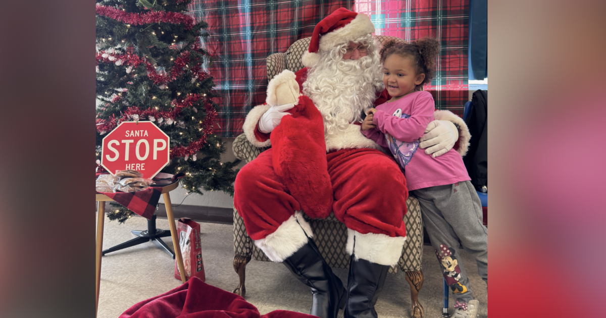 Santa swaps snow for sunshine for Bakersfield's Christmas in July event