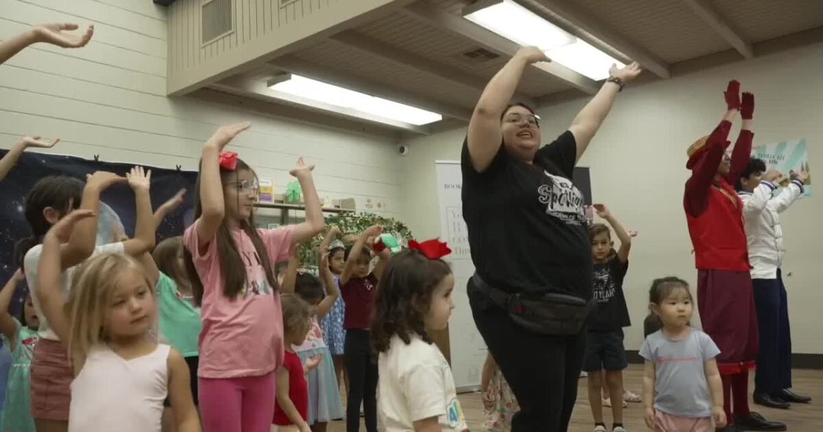 Books in Motion marks 10 years bringing literacy to Kern County kids