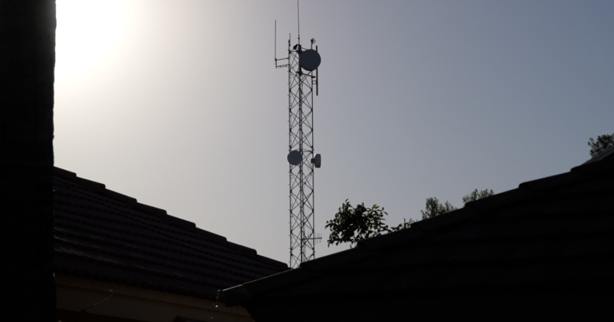 Bakersfield debates proposed 150-foot radio tower near elementary school