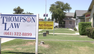 Bakersfield attorney accused of abandoning clients, keeping their money