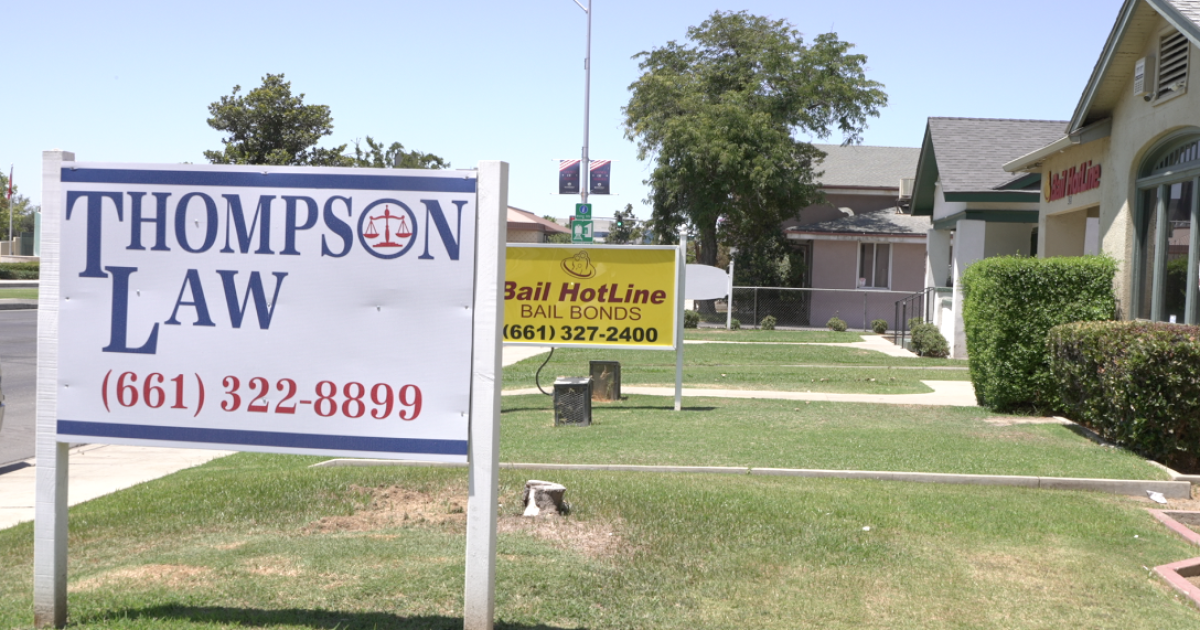 Bakersfield attorney accused of abandoning clients, keeping their money