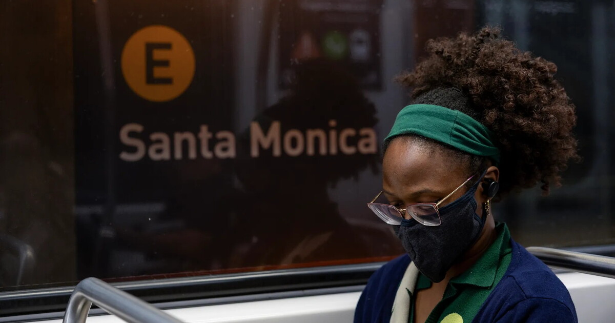 These Los Angeles college students use public transit to save money. See what it’s really like