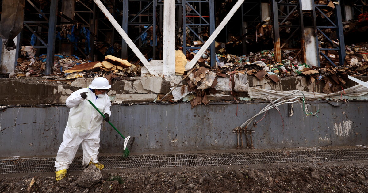 Complaints about odors grow at Boyle Heights warehouse. What's being done to stop the stink