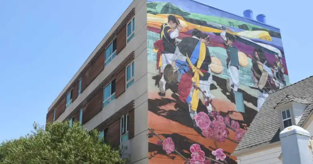 Something was missing from Koreatown’s walls. This artist is trying to bring it back