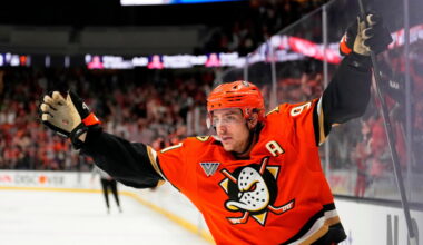 Flyers sign Ducks center Carlsson to 5-year, $90 million offer sheet; Anaheim has 7 days to match
