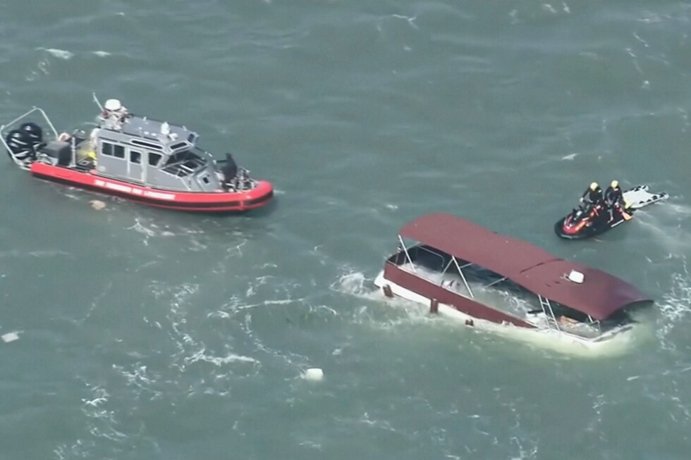 1 of 3 bodies is recovered after boat sank in San Francisco Bay
