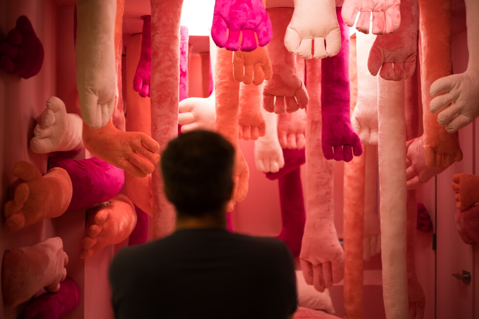 Artists turn Los Angeles hospital into show about emotions
