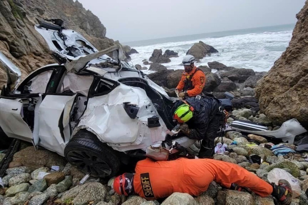 Charges dropped against California dad who drove family off cliff