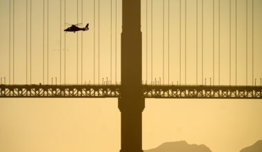 3 people missing: Rescuers search after boat sinks in San Francisco Bay
