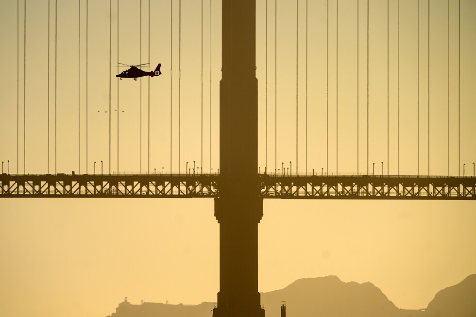 3 people missing: Rescuers search after boat sinks in San Francisco Bay