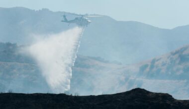 Crews make progress as Pointe fire threatens homes in Santa Clarita