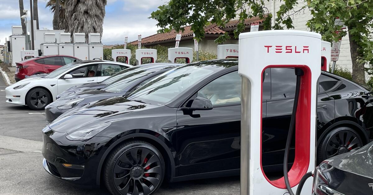 Column: Californians sour on Newsom's push to ban gas-powered cars