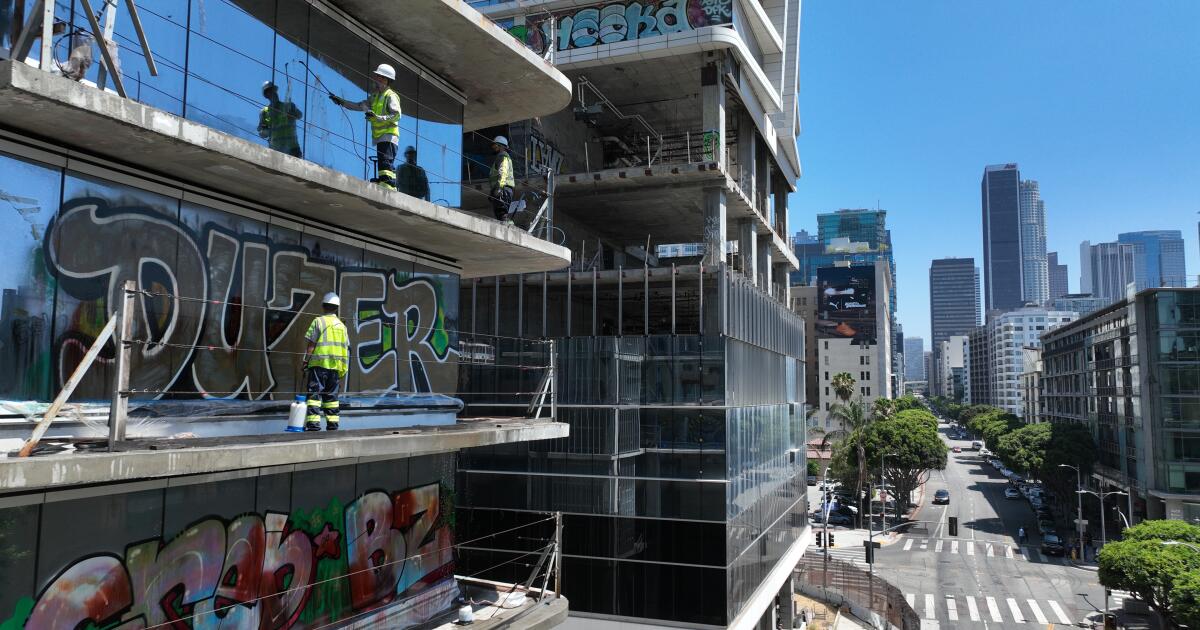 Downtown L.A.'s infamous graffiti towers are finally getting cleaned up
