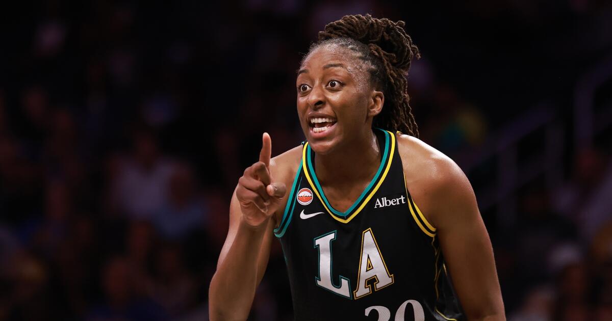 Nneka Ogwumike's double-double lifts Sparks to victory over Sky