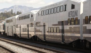 Metrolink train breaks down in Anaheim Hills, stranding hundreds of passengers