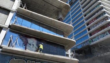 Graffiti towers clean-up begins - Los Angeles Times