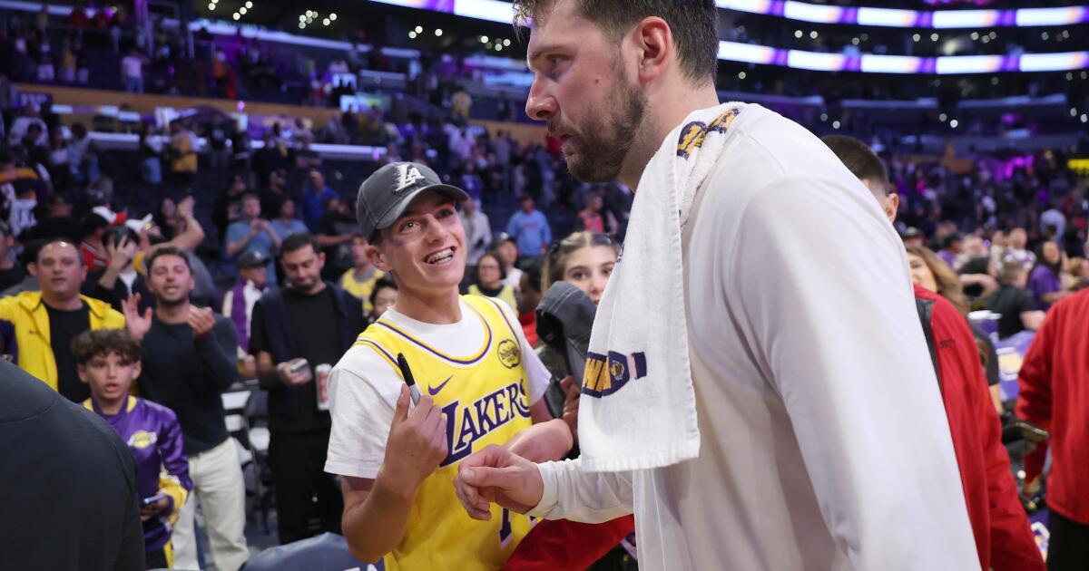 Lakers release preseason schedule; opener is Oct. 5