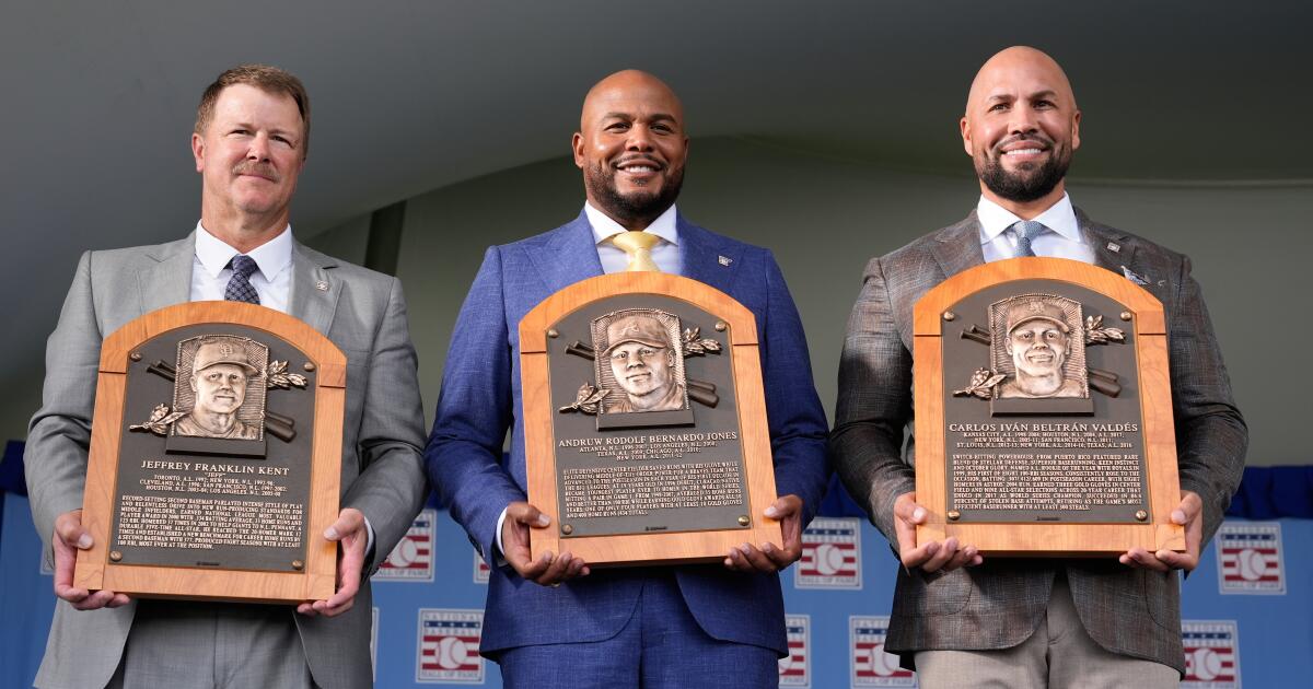 Carlos Beltrán quotes Bad Bunny during Hall of Fame induction