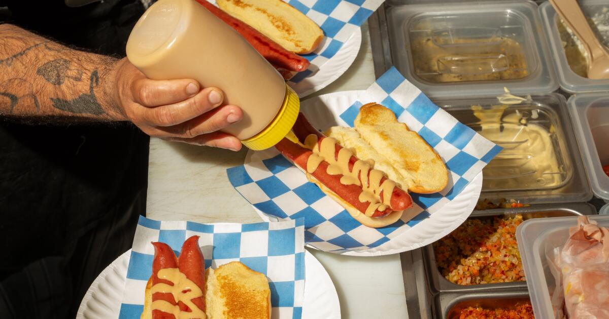 LaSorted's, a pizzeria near Dodger Stadium, becomes a hot dog hot spot