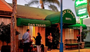 Why celebs from Adam Sandler to Linda Ronstadt fell in love with Dan Tana’s