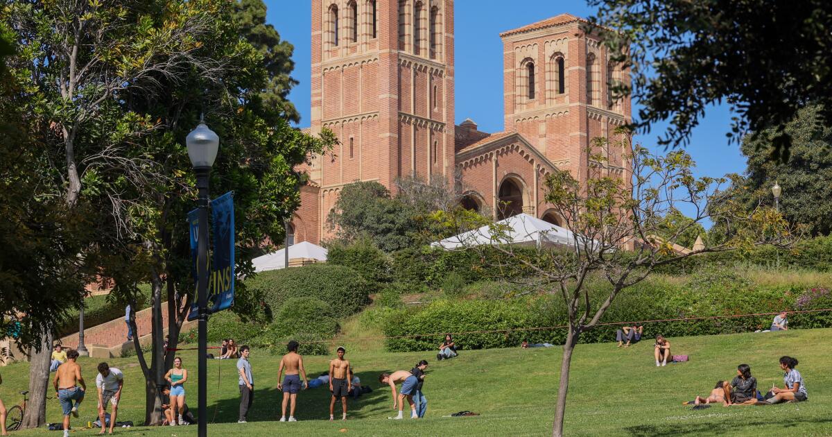 California man steals historic Chinese manuscripts from UCLA, using fake names, dummy documents