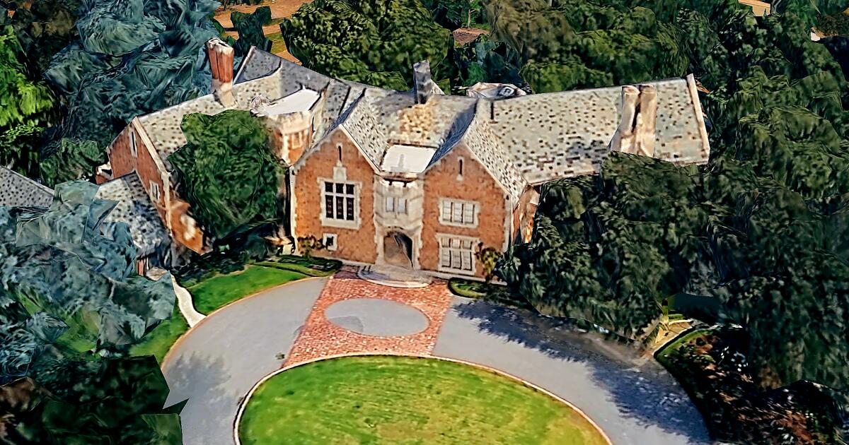 Wayne Manor from TV's 'Batman' lists for $32 million in Pasadena