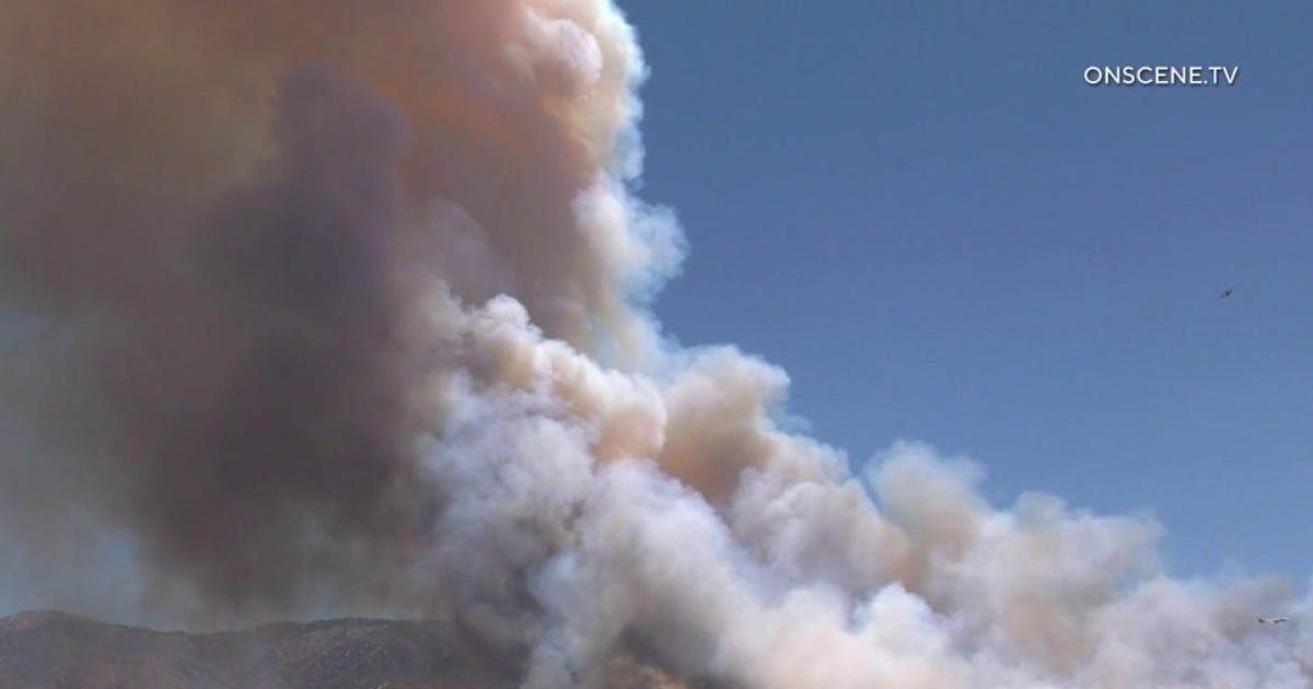 Summit Fire explodes to 1,600+ acres near LA County line, evacuations ordered