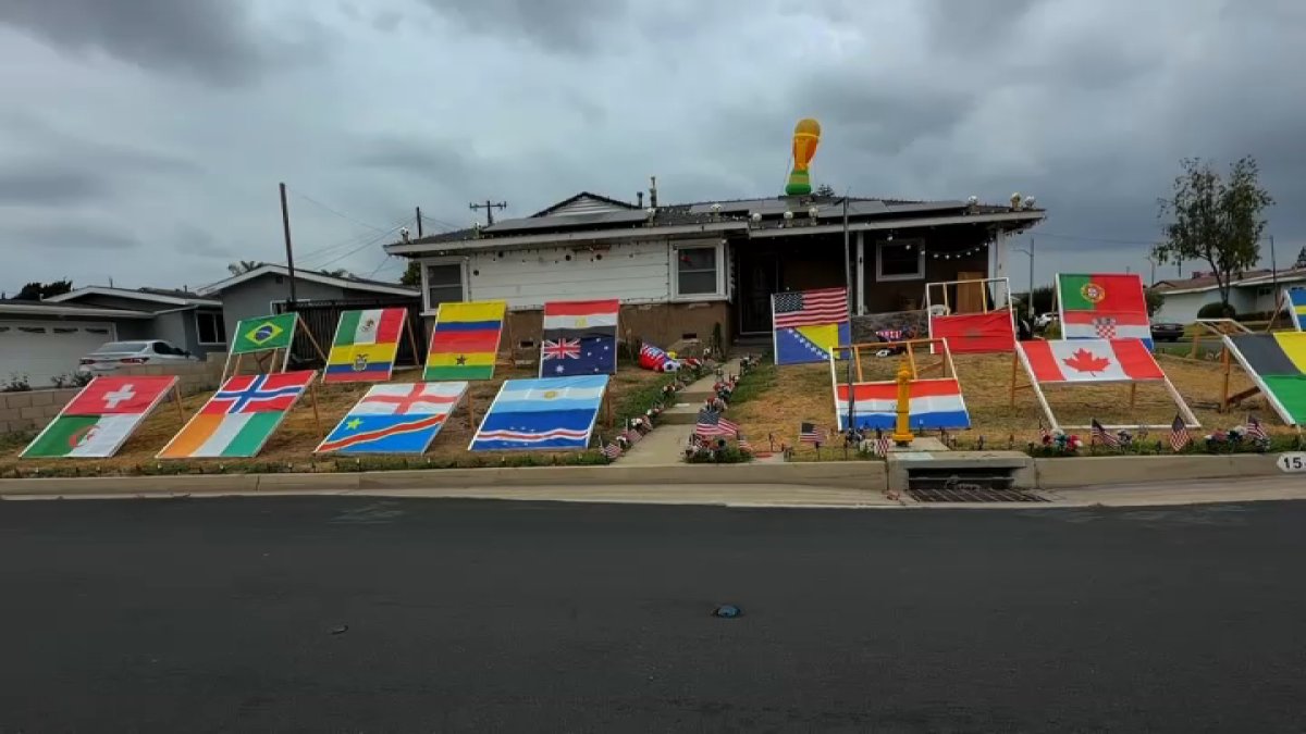 Soccer fan turns his front yard into a World Cup bracket display – NBC Los Angeles