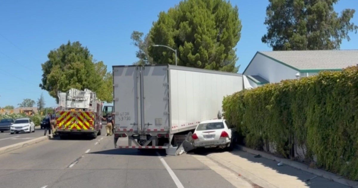 Sacramento elementary school struck by big rig after driver swerves to avoid car