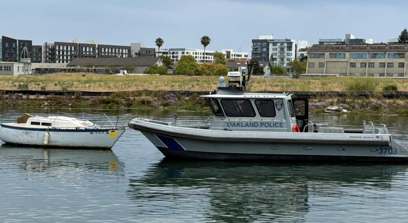Oakland PD finally gave notice to illegal anchor outs. 