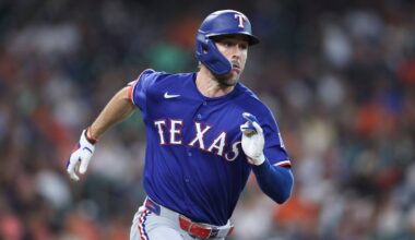 Rangers Notes: Evan Carter Plays Left Field in Crazy Moment in Anaheim