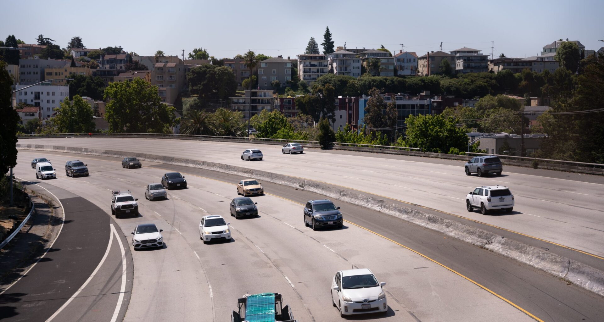 Trailer trucks on I-580? Lifting the ban would open the floodgates on it, study finds