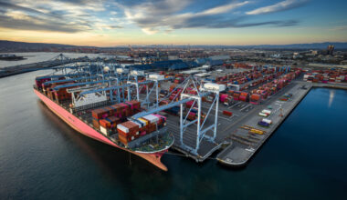 Port of Long Beach, DOT Sign First-of-Its-Kind SMR Agreement