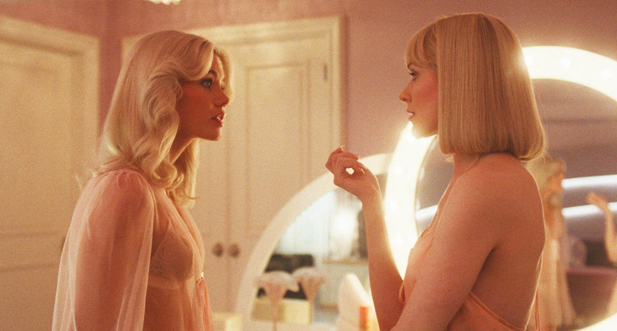 Debbie Schaffer (Hayes Warner) talks to Liz Schaffer (Evan Rachel Wood).