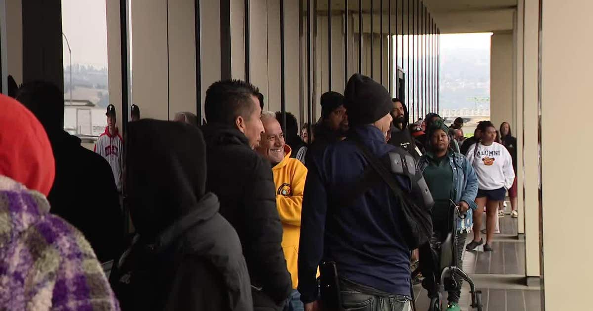 EDD applicants line up overnight at Oakland office amid delays