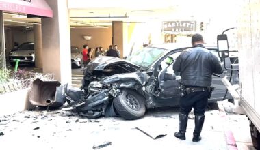At least 2 pedestrians injured after truck crashes into light pole along O'Farrell in San Francisco, authorities say