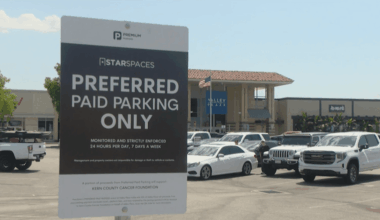 Shoppers push back against the Valley Plaza paid parking option